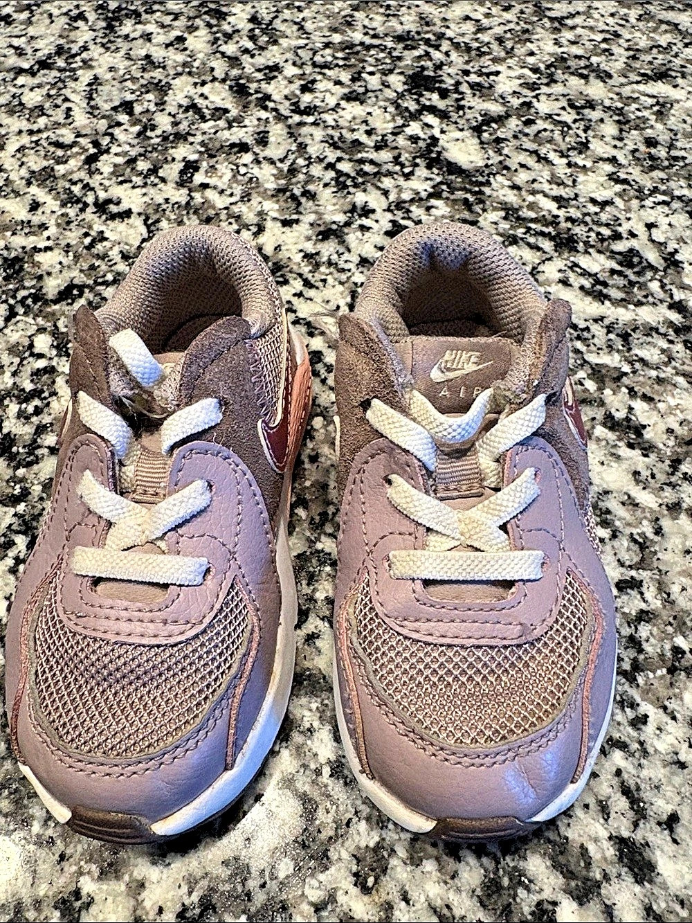 Nike VQ1 Girls US 6C Purple & Blue Sneakers
